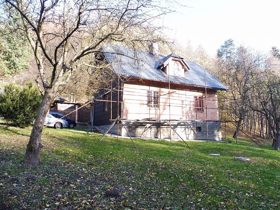 Hájenka Janíkovo sedlo 10.-12.11 (14) Ještě se zde bude pracovat