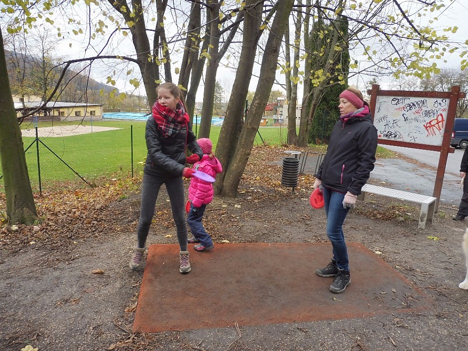 Hájenka Janíkovo sedlo 10.-12.11 (91) Nedělní disc golf