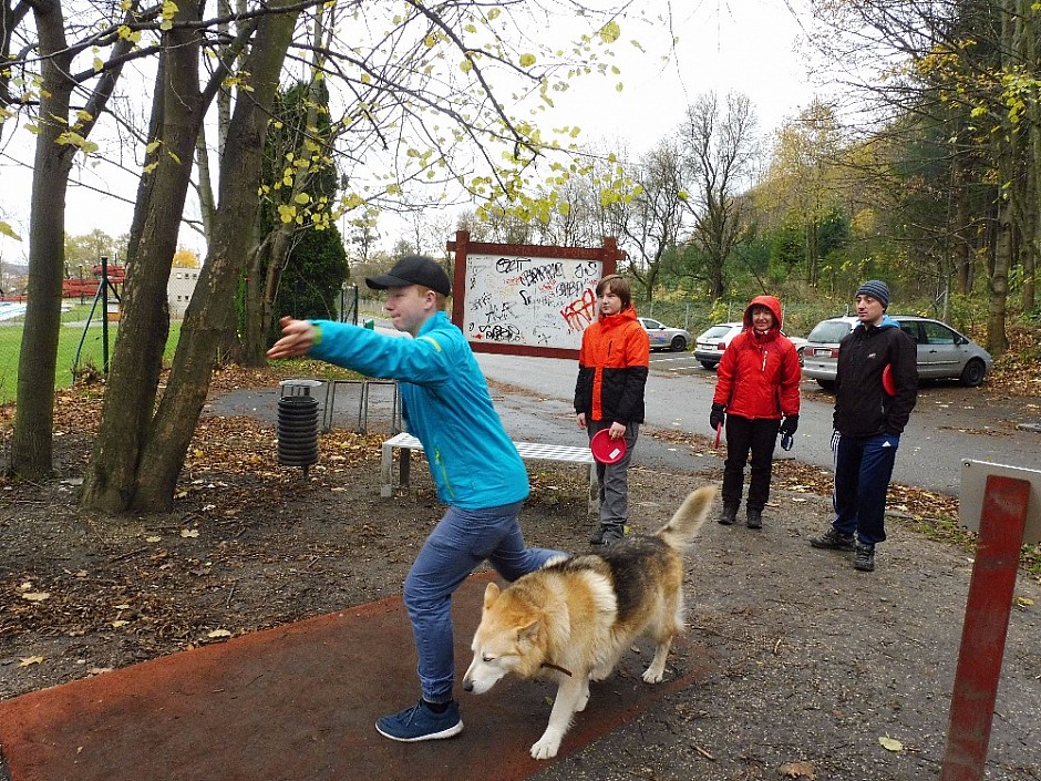 Hájenka Janíkovo sedlo 10.-12.11 (93) Nedělní disc golf