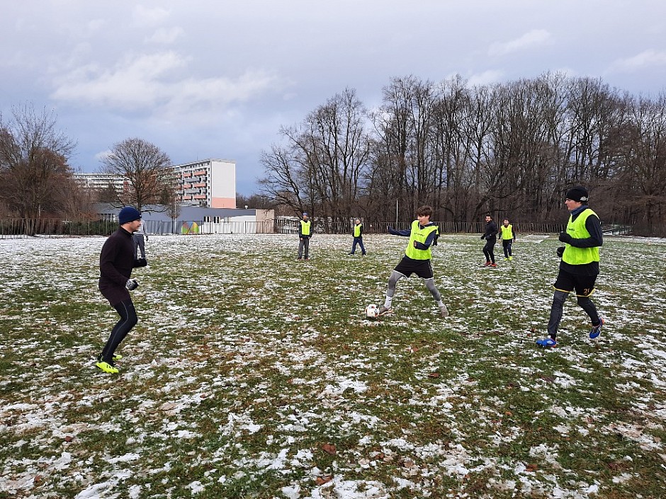 Vánoční fotbálek 24.12.2021 hřiště Srbská (10)