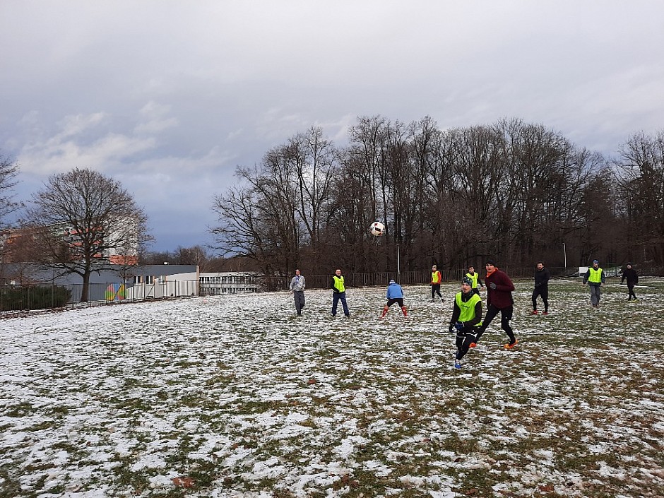 Vánoční fotbálek 24.12.2021 hřiště Srbská (11)