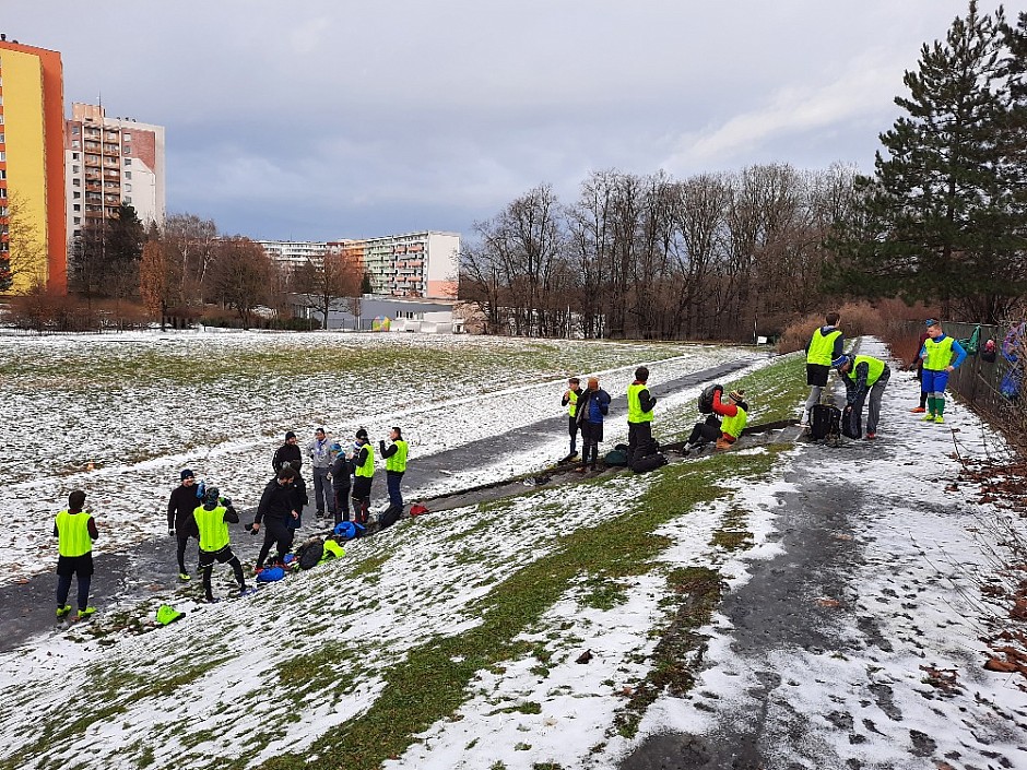 Vánoční fotbálek 24.12.2021 hřiště Srbská (14)