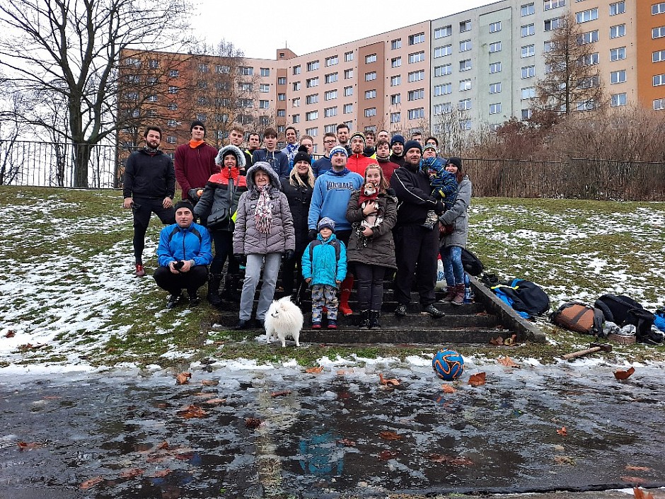 Vánoční fotbálek 24.12.2021 hřiště Srbská (15)