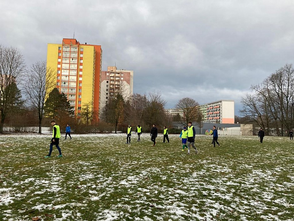 Vánoční fotbálek 24.12.2021 hřiště Srbská (17)