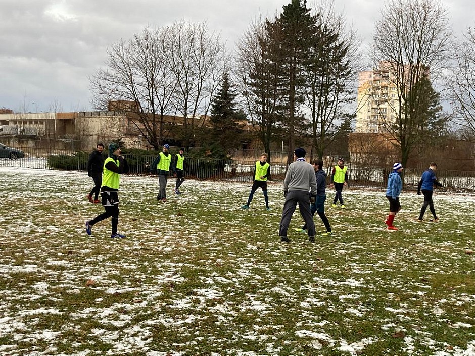 Vánoční fotbálek 24.12.2021 hřiště Srbská (23)