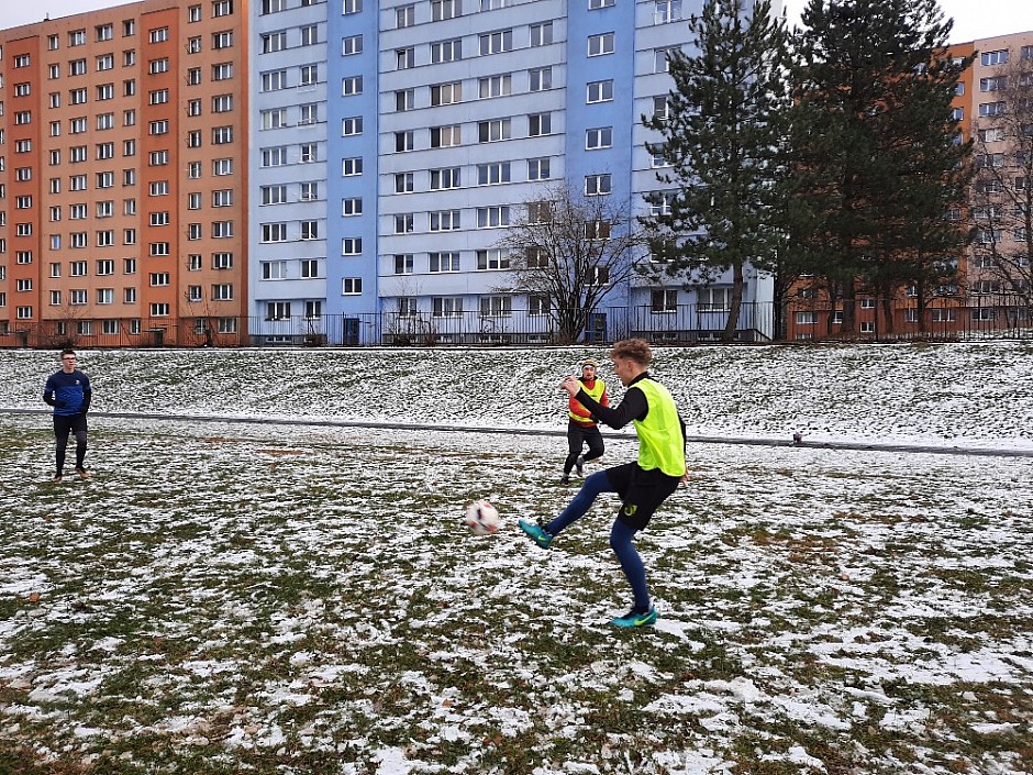 Vánoční fotbálek 24.12.2021 hřiště Srbská (8)