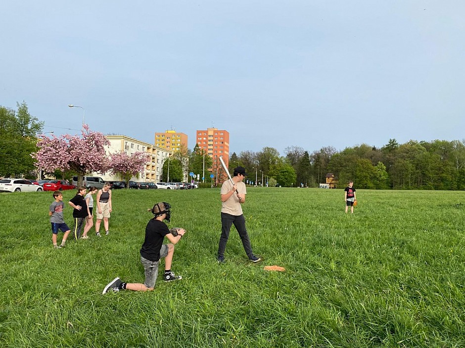 Družinovka softbalová 9.4.2024 louka u klubovny (10)