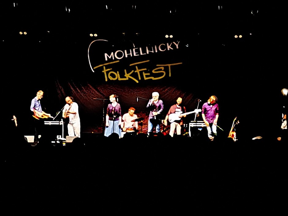 Robert Křesťan a Druhá Tráva Mohelnický Folkfest 31.8.2024 Dostavník (3)